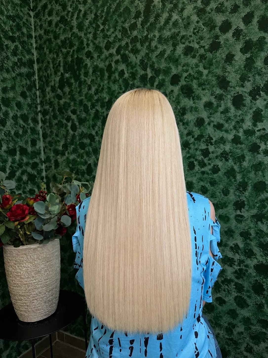 Glänzendes blondes Haar nach der Coloration im Beauty Hair & Skin Studio