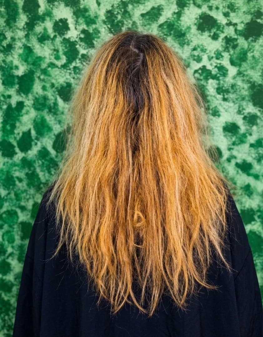 Haare vor der Coloration – warmer Blondton mit Ansatz